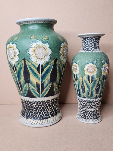 Vintage chinesische Sonnenblume Floral grüne Vase handbemalt Set 2 10,25" und 12" - Bild 6 von 15