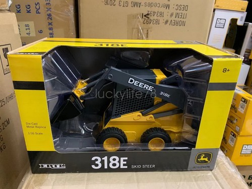 ERTL 1/16 Scale JOHN DEERE 318E SKID STEER LOADER Diecast Model Toy Gift - Picture 4 of 5