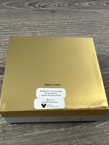 Juego de tres pendientes corazones enchapados en oro de 14K de Disney Love Is All You Need - Imagen 5 de 5