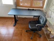 Escritorio de Ikea, regulable en altura.…