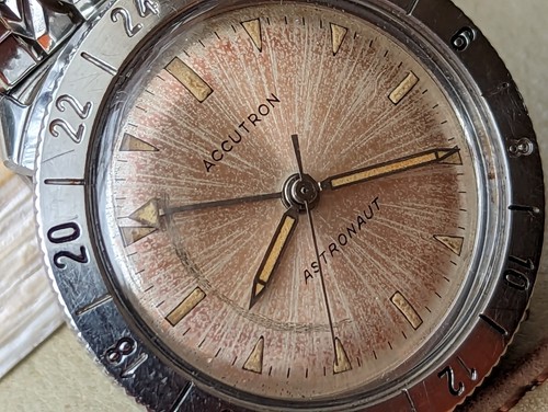 Vintage 1967 Bulova Accutron Astronaut mit gealtertem Zifferblatt, orange Patina, signiertes Armband - Bild 4 von 16