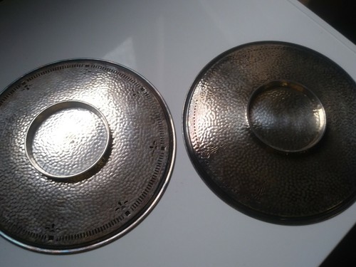 Pair pierced Art Deco - MERIDEN 10" Round Footed Silver Plate Trays - Picture 4 of 5