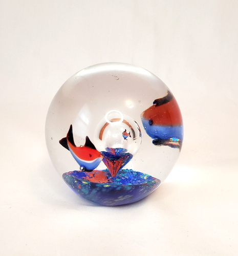 Vintage Art Glass Paper Weight Tropical Fish Aquarium Globe Sculpture - Picture 1 of 4