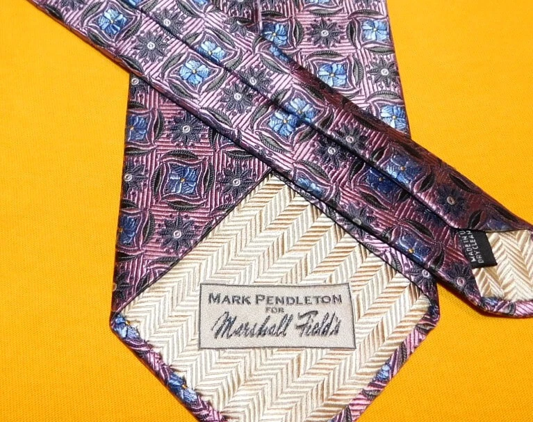 MARK PENDLETON HECHO EN EE. UU. CORBATA FLORAL ROSA CLARO/AZUL/BLANCO - CORBATAS DE DISEÑADOR. Foto 3 de 3