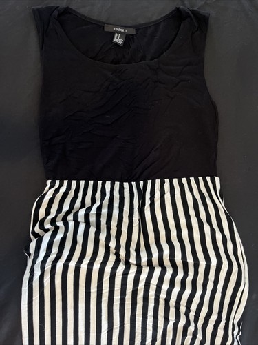 Vestido Forever 21 Maxi Slevelesa a Rayas Blanco y Negro S Pequeño  - Imagen 3 de 6