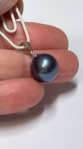 Silky 5A 11mm Natural Peacock Black Blue Round Cultured Edison Pearl Pendant - Video 1 of 1