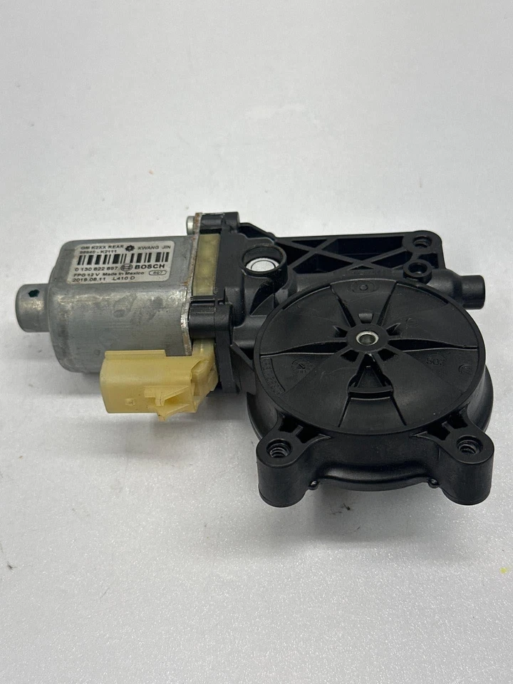 Мотор стеклоподъемника GMC Yukon 2015–2020 годов выпуска в сборе с задней левой стороны от оригинального производителя 22921498 - Изображение 4 из 4