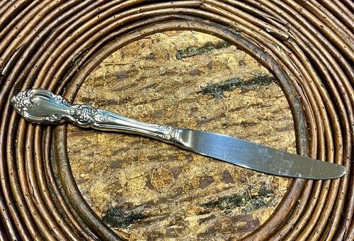 ONEIDA 'LOUISIANA' COMMUNITY STAINLESS GLOSS DINNER KNIFE USA - Afbeelding 1 van 10