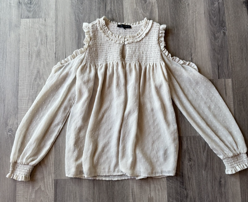 Sanctuary Women Size M Blouse Cream Ruffle neck open shoulder