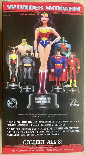 DC Justice League Wonder Woman Mini-Maquette - Picture 3 of 7