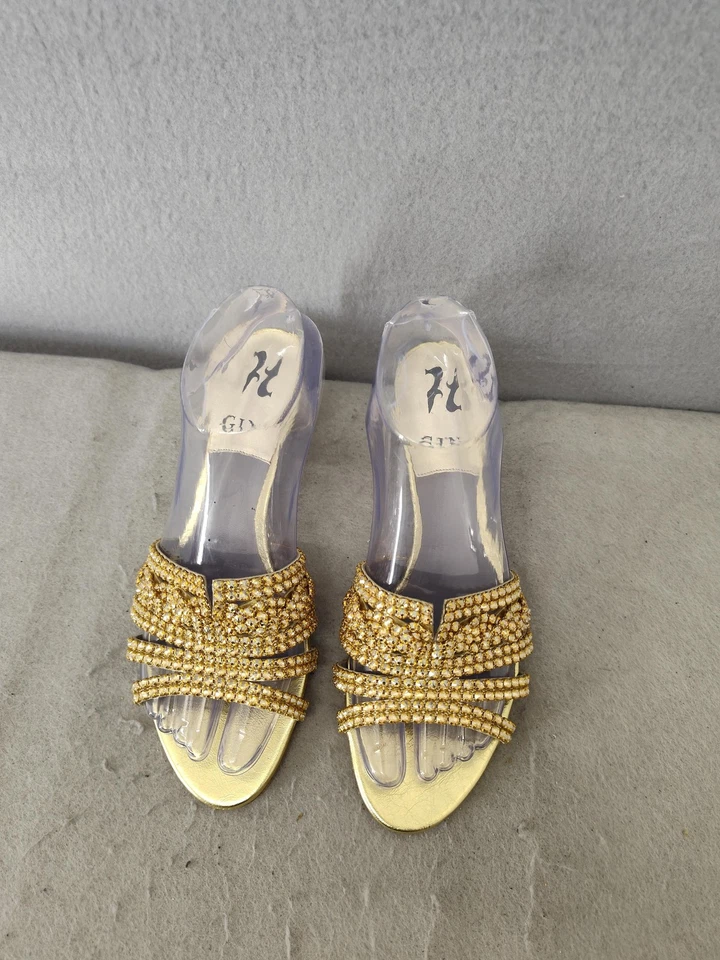 Zapatos sandalia sin cordones Gina para mujer con tacones 5,5 adornados en cristal dorado hechos en Inglaterra Foto 3 de 4