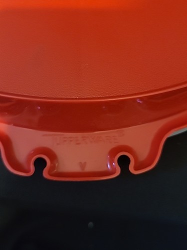 Bandeja roja Tupperware 405-6 dividida para servir verduras con tapa 224 - Imagen 6 de 7