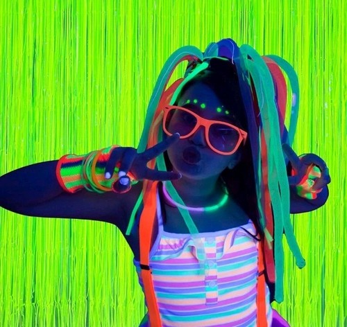 Mega-L Glow in the Dark Partyzubehör, 2er Pack Neon Party Deko 6,6 x 6,6  - Bild 5 von 7