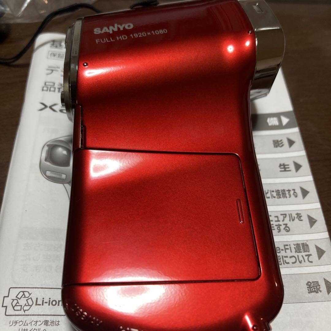 SANYO Xacti DMX-CG100 レッド SANYO Xacti DMX-CG100 ムービーカメラ