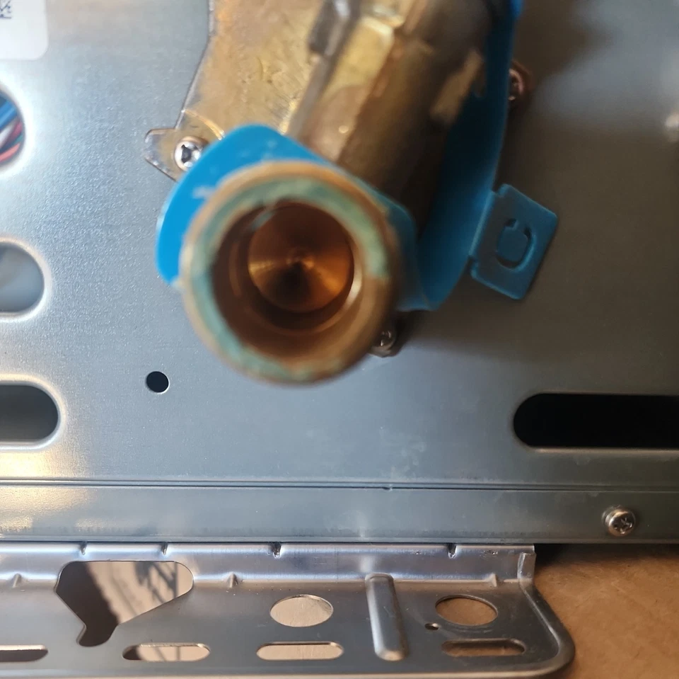 Calentador de agua sin tanque Rheem ECO200XELN-3 NG 9,5 GPM exterior inteligente modelo 2024 Foto 4 de 4