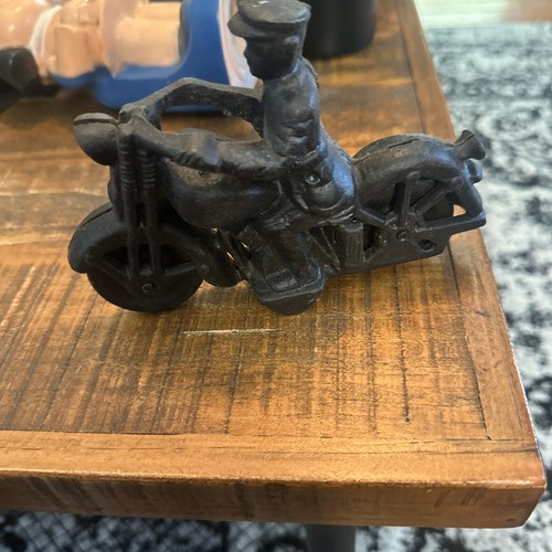Oldtimer Gusseisen Motorrad mit Fahrer - Bild 2 von 4