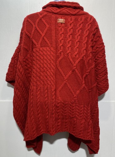 Aran Traditions Poncho Damen Einheitsgröße rot Zopfmuster Pullover Cape Schal Grobstrick - Bild 5 von 11