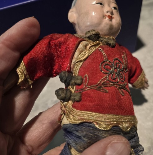 PAIR OF EARLY 1900S CHINESE BOY & GIRL DOLLS IN SILK HAND EMBROIDERED CLOTHES - Imagen 11 de 23