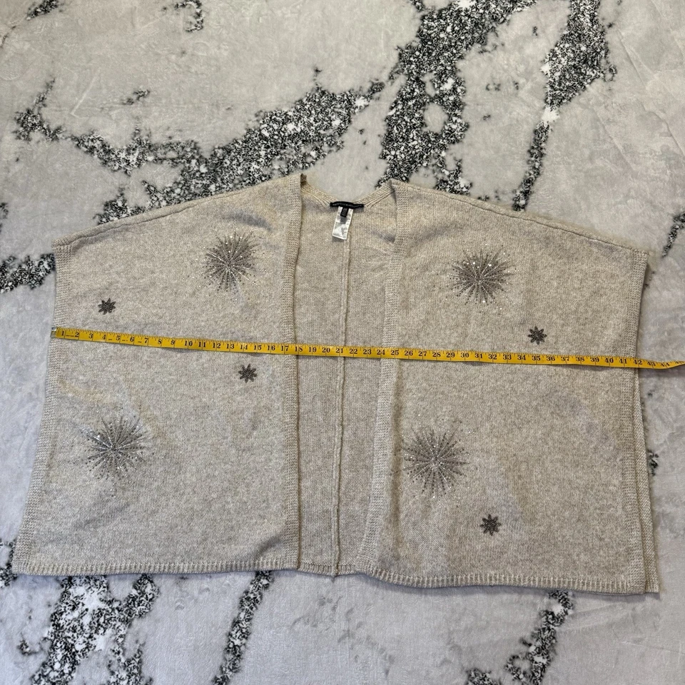 Capa White House Black Market feminina tamanho único xale cinza envoltório floco de neve - Imagem 4 de 4