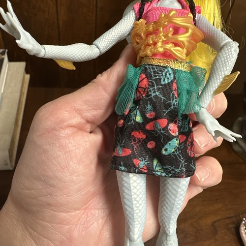 Monster High Freaky Fusion lagoonafire lagoona X Jinafire Handtasche Outfit Puppe - Bild 16 von 16
