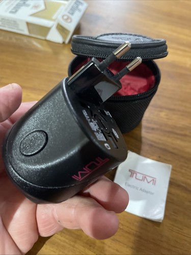 TUMI All-In-One International Reiseadapter Konverter Wandstecker mit Koffer - Bild 2 von 7
