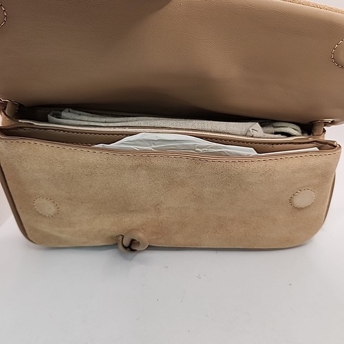 Borsa a tracolla Dolce Vita Alice nuova. Scamosciato beige - Foto 8 di 10
