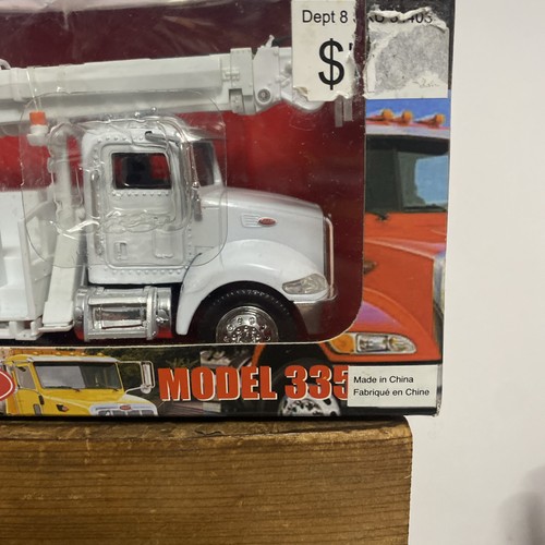 Nuevo camión con canastilla utilitario Ray Peterbilt 335 1:43 diecast blanco NUEVO - Imagen 2 de 6