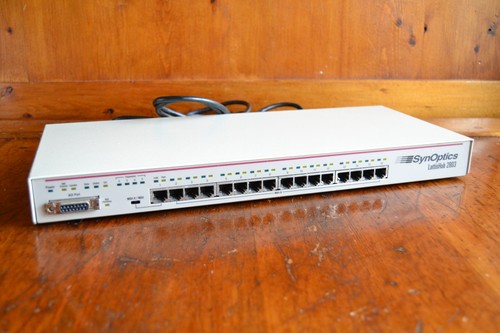 SynOptics 16 Port Ethernet LattisHub 2803 - Picture 2 of 13
