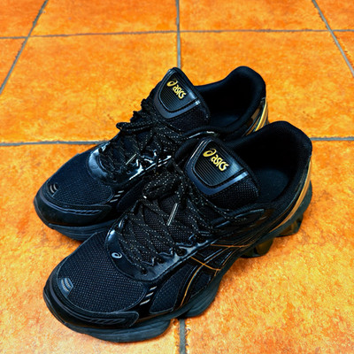 ASICS Gel Kinetic Fluent Black/Gold Mesh Low Top Lace-Up Men's Sneakers