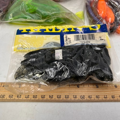 Lot of Vintage Soft Baits Lures Fishing Worms 6 LBs + - Picture 7 of 22