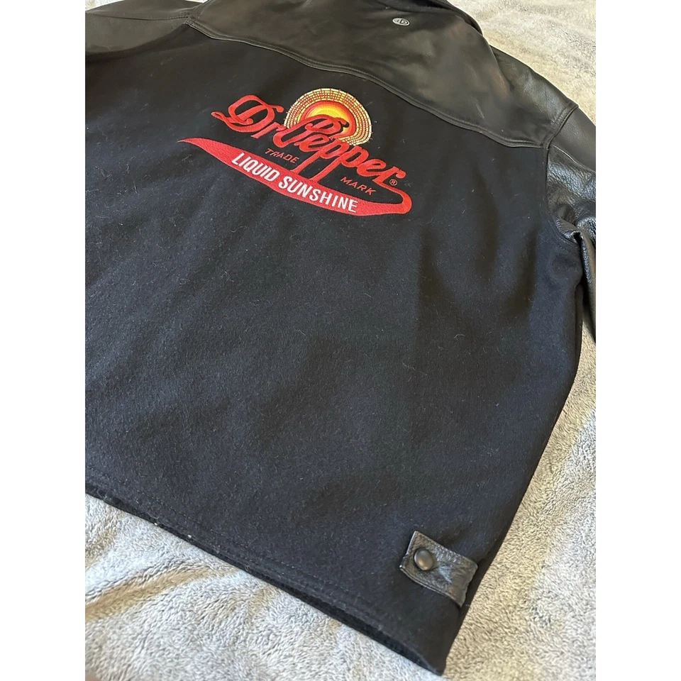 Dr Pepper Líquido Sol Bordado Logo Cuero/Lana Bombardero iD Wear XL Foto 3 de 4