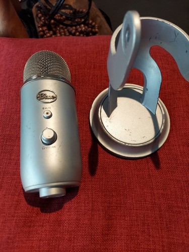 Micrófono Yeti Azul Plateado con Soporte y Montaje Ver Descripción. - Imagen 1 de 10