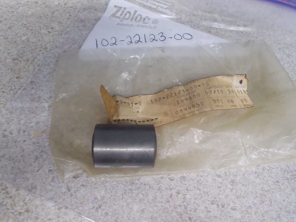 NOS OEM Yamaha Bushing 1963-2005 DT80 GT80 LB50 MX80 PW80 NOS OEM Yamaha Bushing 1963-2005 DT80 GT80 LB50 MX80 PW80