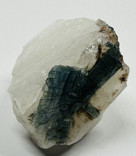 R- Tourmaline Blue Rough Matrix 66 G 47x39mm Included In Quartz - Picture 2 of 5