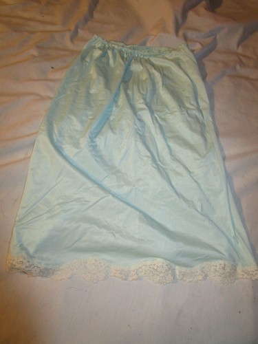 Beautiful Vintage Seafoam Half Slip Lace by Kayser Size Jr 7 in Excellent shape - Picture 1 of 5