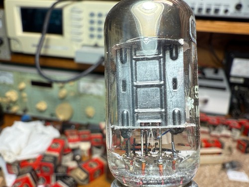 Pair of Sylvania 12AX7 ECC83 NOS NIB Black Plate 1951 Vacuum Tubes Matching Date - Picture 10 of 15