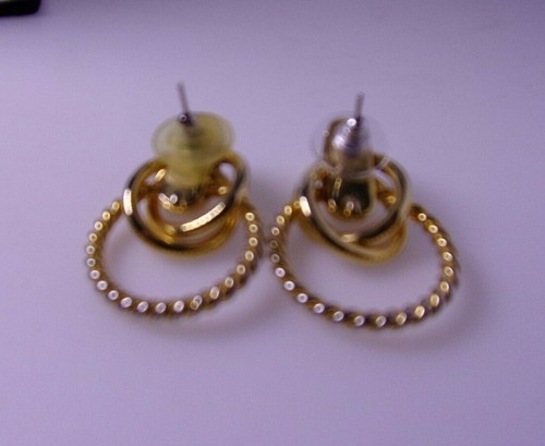 Gold tone unsigned door knocker pierce earrings - Picture 3 of 5