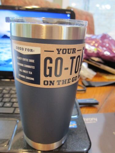 YETI RAMBLER 20 OZ. TUMBLER NAVY COPERCHIO MAGSLIDER NUOVO CON ETICHETTE ORIGINALI - Foto 2 di 5