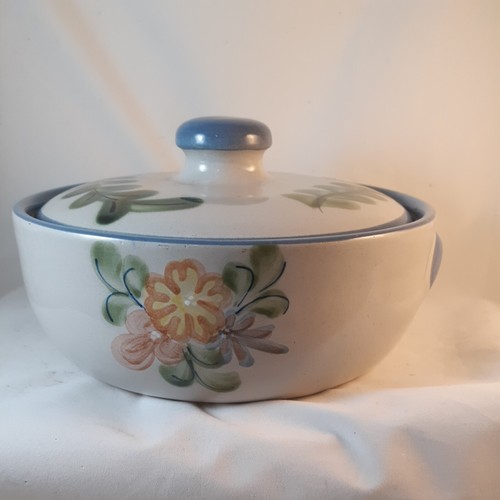 Louisville Stoneware Country Flower 2 Quart Covered Casserole Discontinued Pat. - Picture 2 of 5