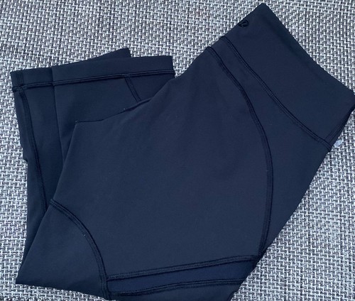 ~Ladies Black Lululemon Athletic Capri Leggings~8~RARE!~ - Picture 4 of 7
