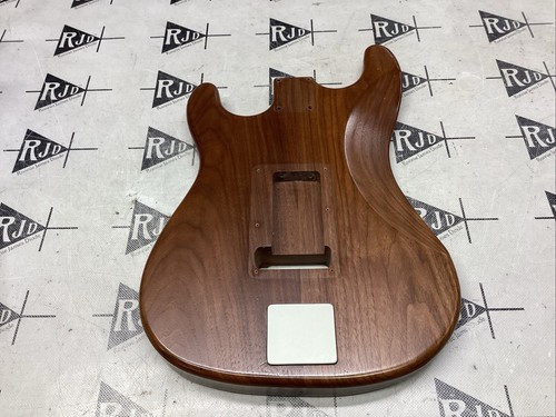 Boutique Strat Style E-Gitarrenkörper Nussbaum - Bild 8 von 10