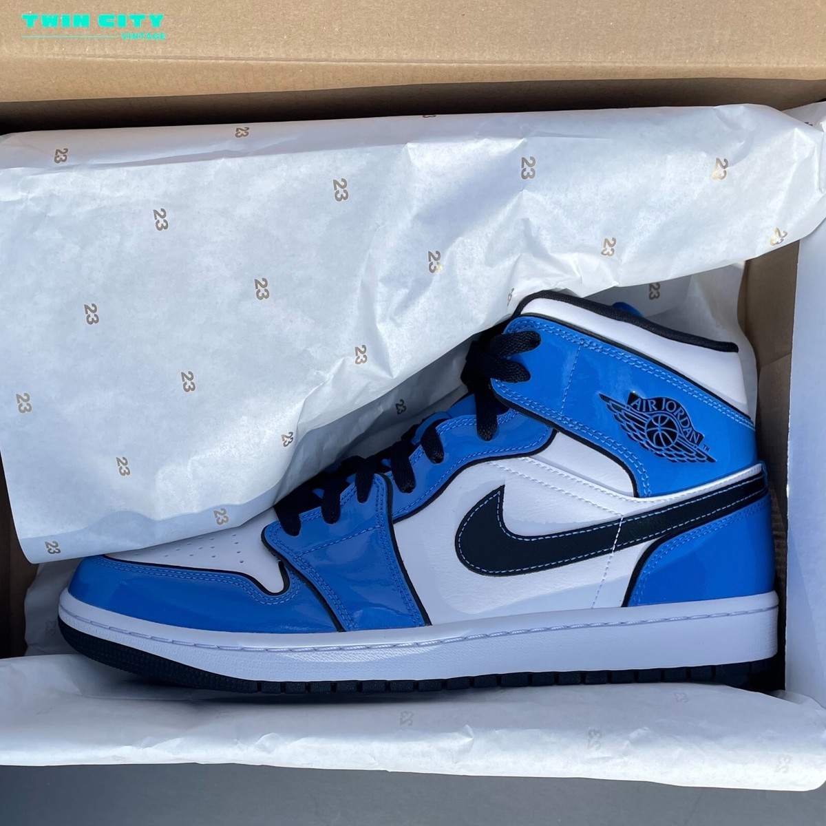 NEW Jordan 1 Mid Signal Blue Men's Patent Leather (DD6834 NEW Jordan 1 Mid Signal Blue Men's Patent Leather (DD6834