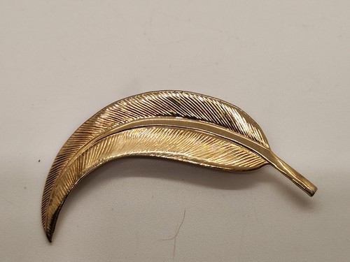 Vintage 10 Estate Brooches Gold/Silver Tone Heart Leaves Coro Bee & Trifari - Picture 8 of 24