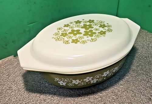 VTG Pyrex Green Spring Blossom Daisy 2.5qt Casserole with Lid | Ovenware