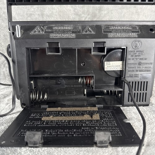 Vintage funktionierendes GENERAL ELECTRIC tragbares AM/FM Radio Modell 7-2857A AC/DC - Bild 7 von 8
