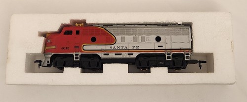 TYCO Santa Fe # 4015 Locomotive HO Scale Modal RailroadTrain - Picture 11 of 24