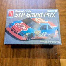 AMT Richard Petty #43 STP Grand Prix 1/25 Scale Model Kit NASCAR 6728