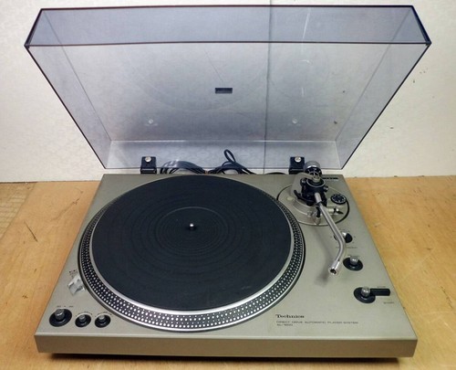 Technics-SL-1600 Silber Direct-Drive Automatic Plattenspieler Quartz Control funktionstüchtig