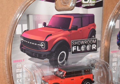GREENLIGHT 2024 FORD BRONCO & 2024 FORD EXPLORER SHOWROOM FLOOR SERIES 7 NEW - Picture 2 of 8