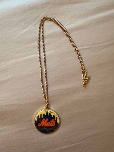 MLB New York Mets Necklaces (Mets Logo & David Wright) & Keychain (Mets Hat) - Picture 4 of 7
